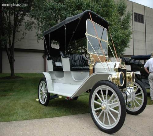 Old 1910 Ford